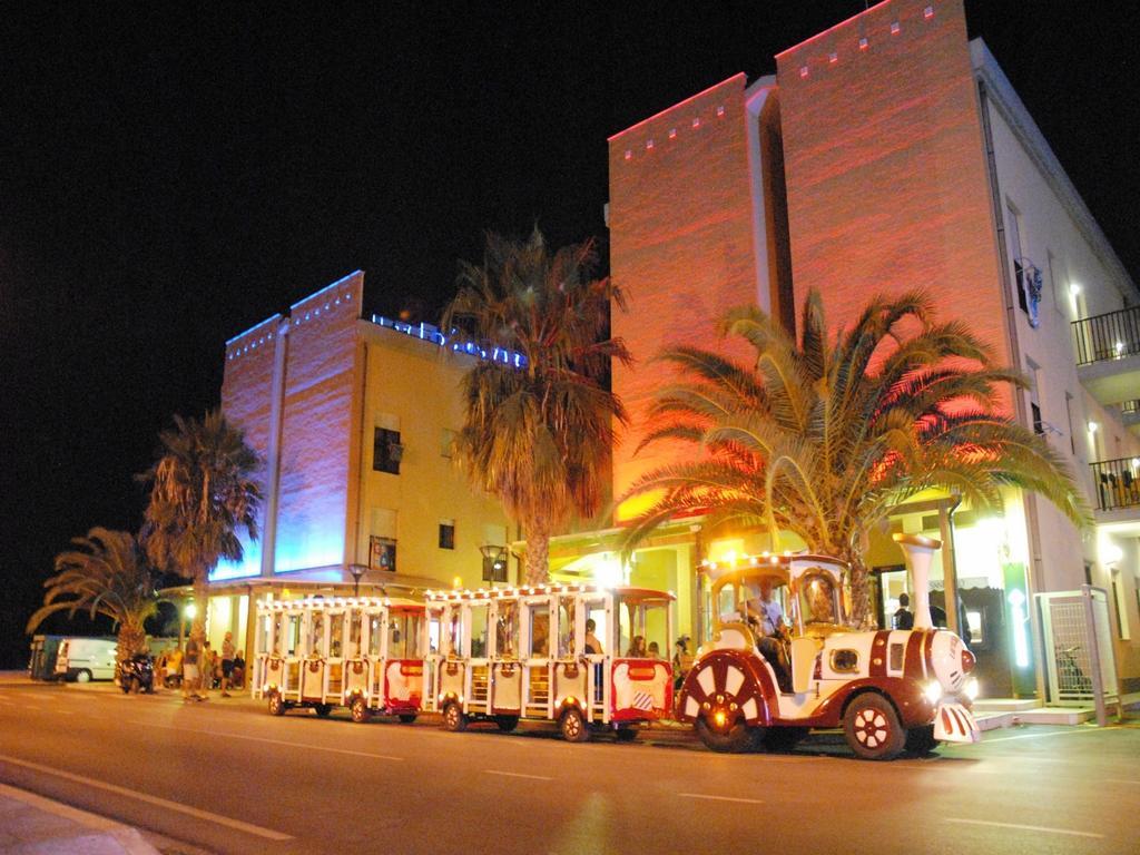 Aloha Park Hotel Campomarino  Buitenkant foto