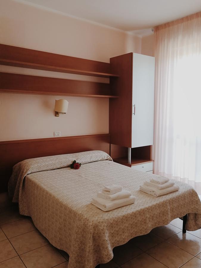 Aloha Park Hotel Campomarino  Buitenkant foto