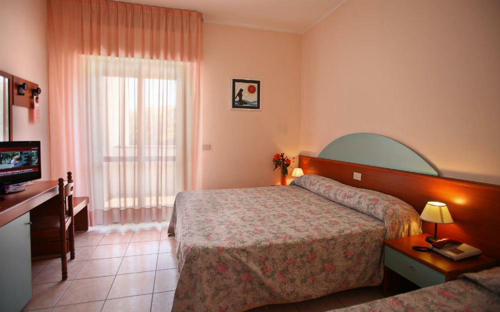 Aloha Park Hotel Campomarino  Buitenkant foto