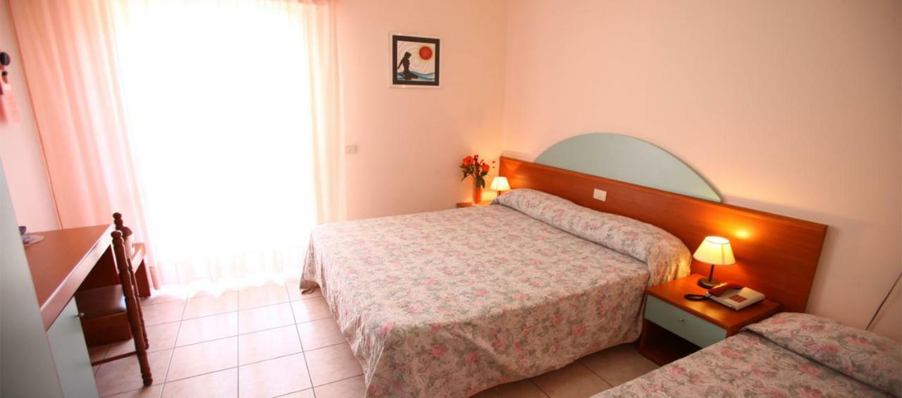Aloha Park Hotel Campomarino  Buitenkant foto